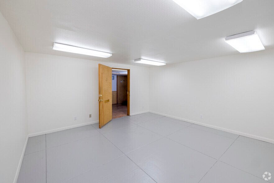 More Photos Of 13 N San Francisco St, Flagstaff Storefront Retail Office For Lease