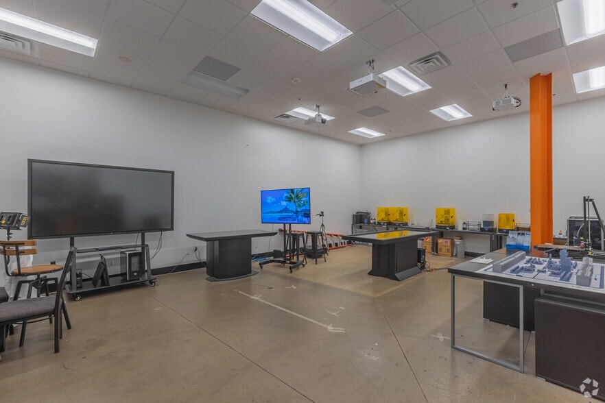 More Photos Of 5301 Alpha Rd, Dallas Unknown For Lease