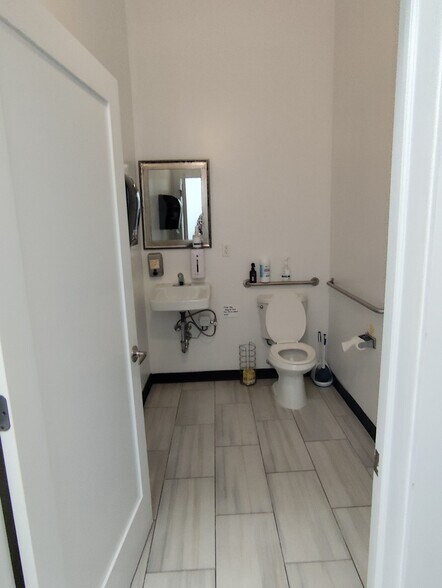 More Photos Of 1307 Southern Blvd, Bronx Medical For Lease