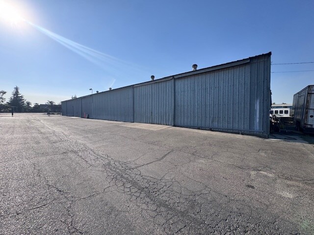 More Photos Of 6109-6165 N Winton Way, Winton Warehouse For Lease