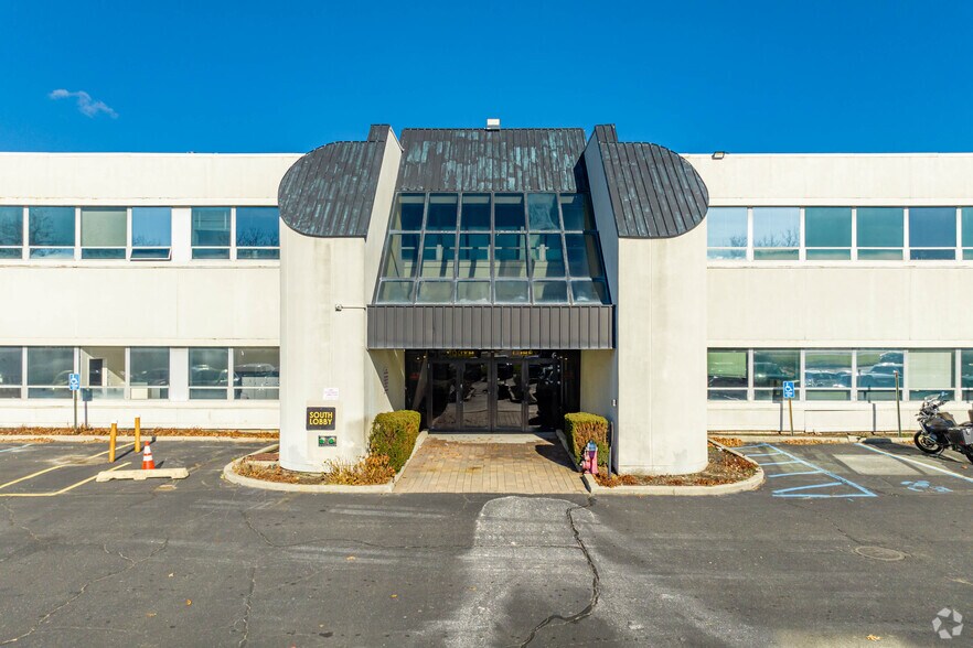 More Photos Of 535 Broadhollow Rd, Melville Office For Lease