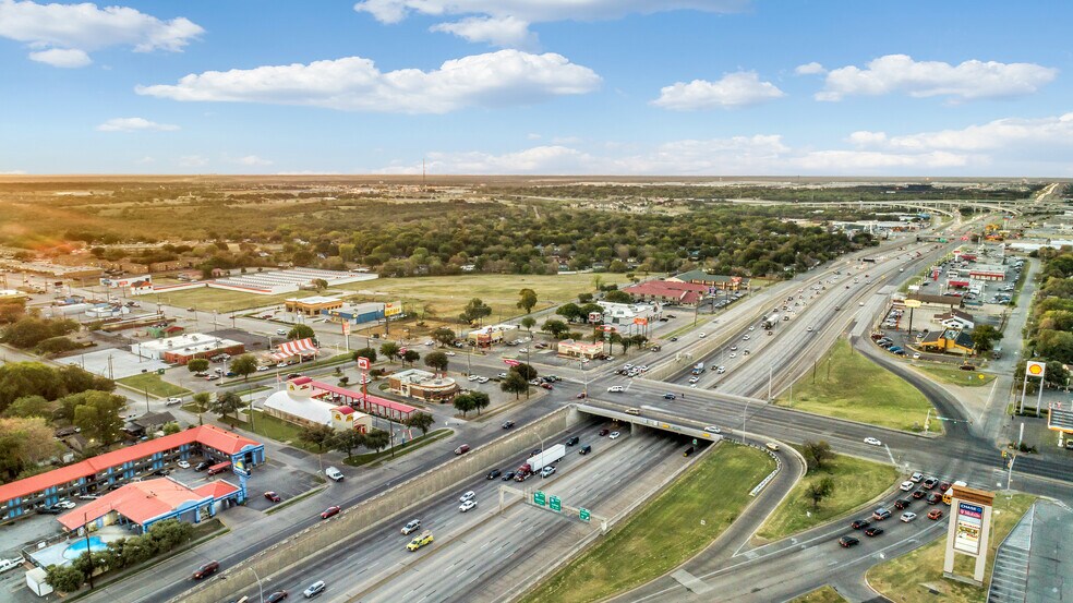 More Photos Of 800 E Seminary Dr, Fort Worth Storefront For Sale