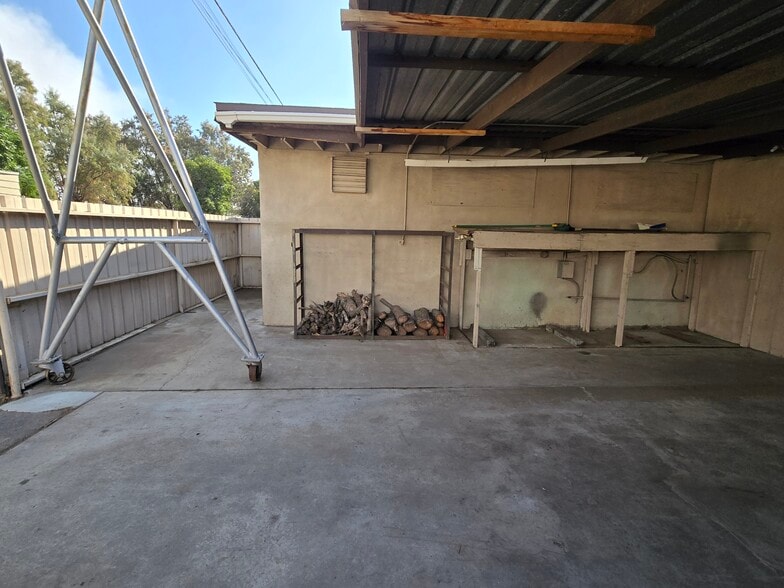 More Photos Of 258 E 5th St, Beaumont Warehouse For Sale