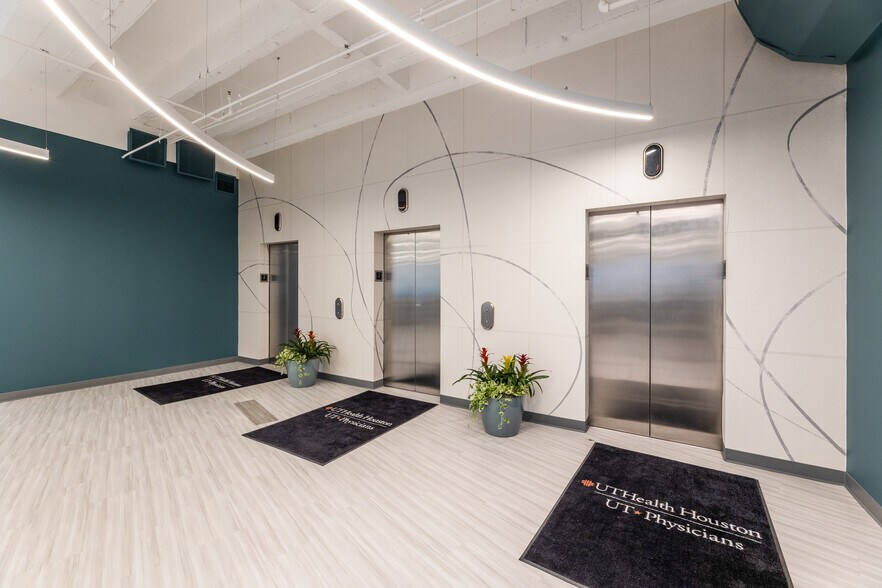 More Photos Of 6500 West Loop South, Bellaire Medical For Lease