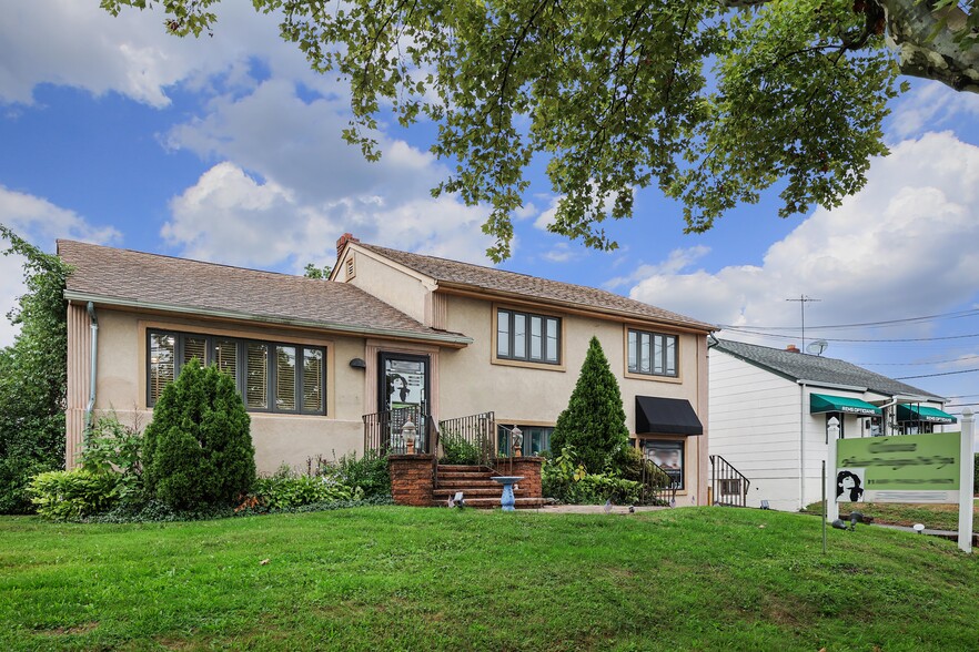 Primary Photo Of 1162 Raritan Rd, Clark Storefront For Lease