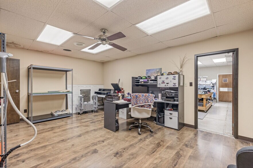 More Photos Of 6580 E Skelly Dr, Tulsa Manufacturing For Sale