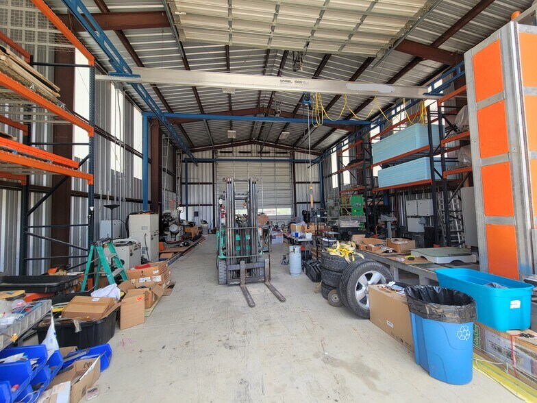 More Photos Of 604 Bonita Dr, Blanco Industrial For Lease