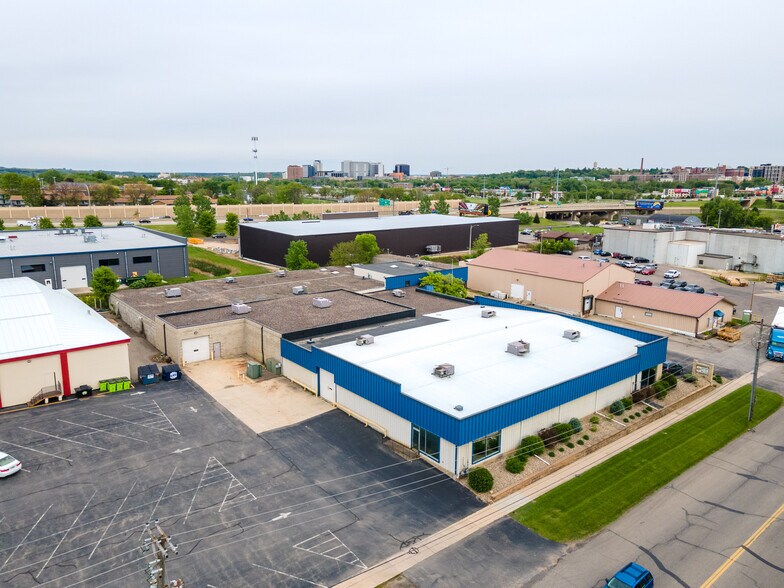 More Photos Of 1304 Valleyhigh Dr NW, Rochester Showroom For Sale