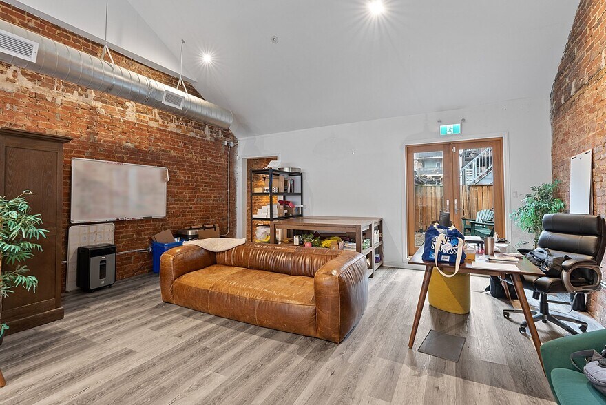 More Photos Of 481-483 Church St, Toronto Storefront Retail Office For Lease