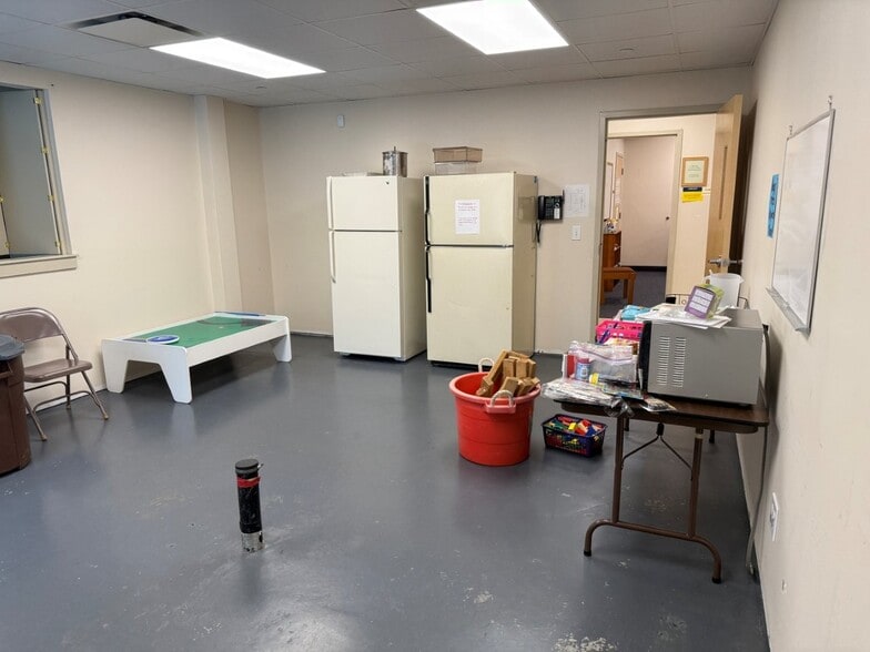 More Photos Of 115 Huntingtown Rd, Newtown Schools For Sale
