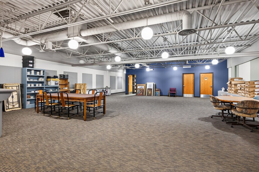 More Photos Of 521-563 Phalen Blvd, Saint Paul Coworking Space