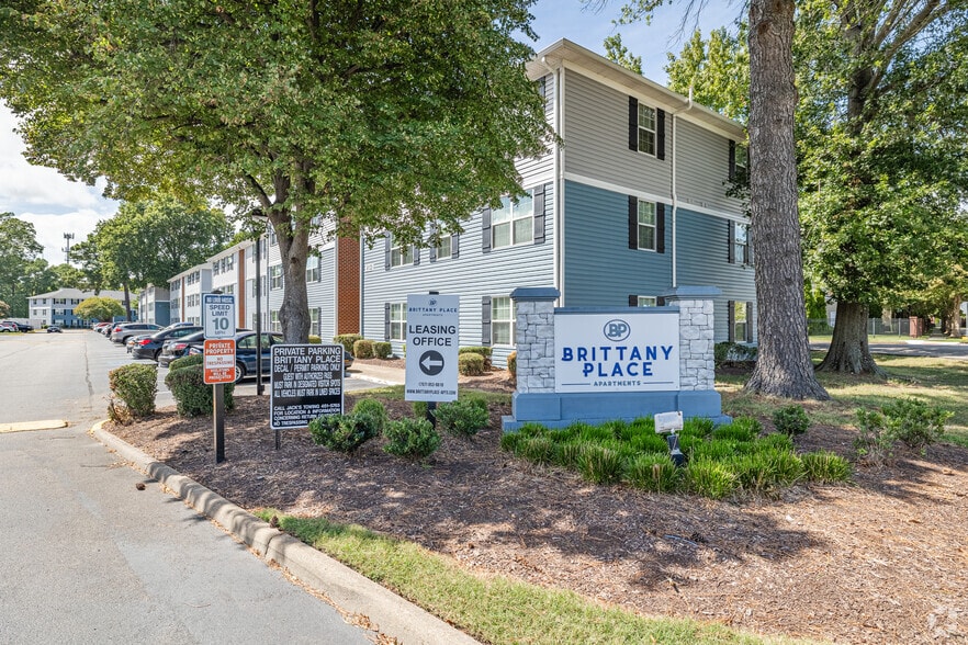 More Photos Of 6139 Edward St, Norfolk Apartments For Sale