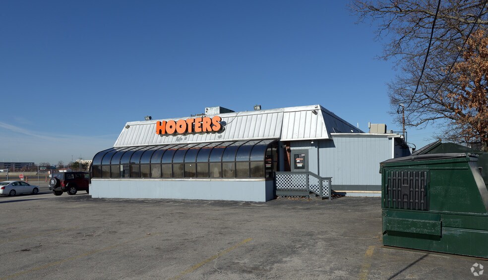 More Photos Of 667 Airport Rd, Warwick Restaurant For Sale