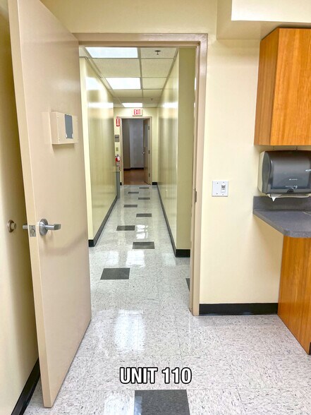 More Photos Of 3430 Newburg Rd, Louisville Medical For Lease