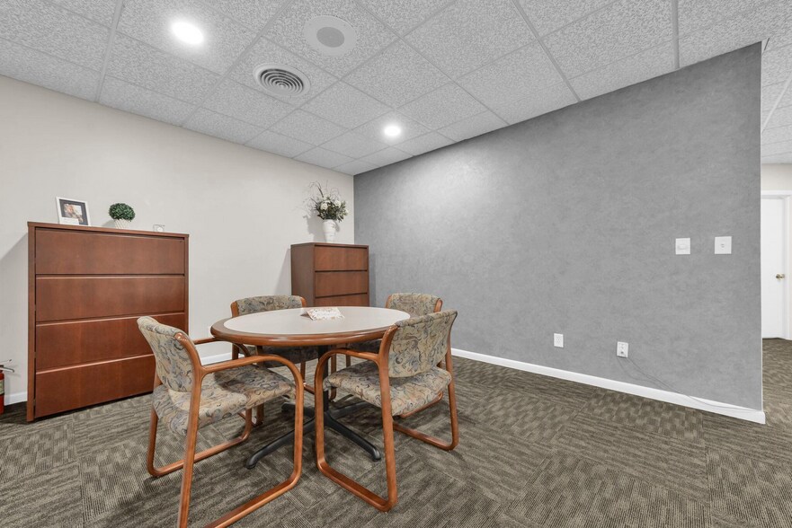 More Photos Of 444-454 E Center St, Marion Office For Sale