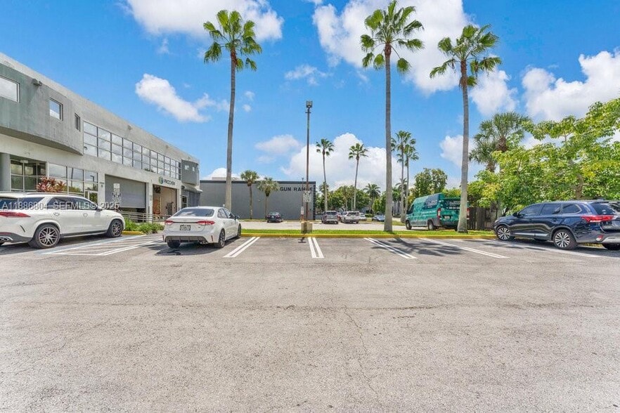 More Photos Of 2201 NW 102nd Pl, Miami Warehouse For Sale