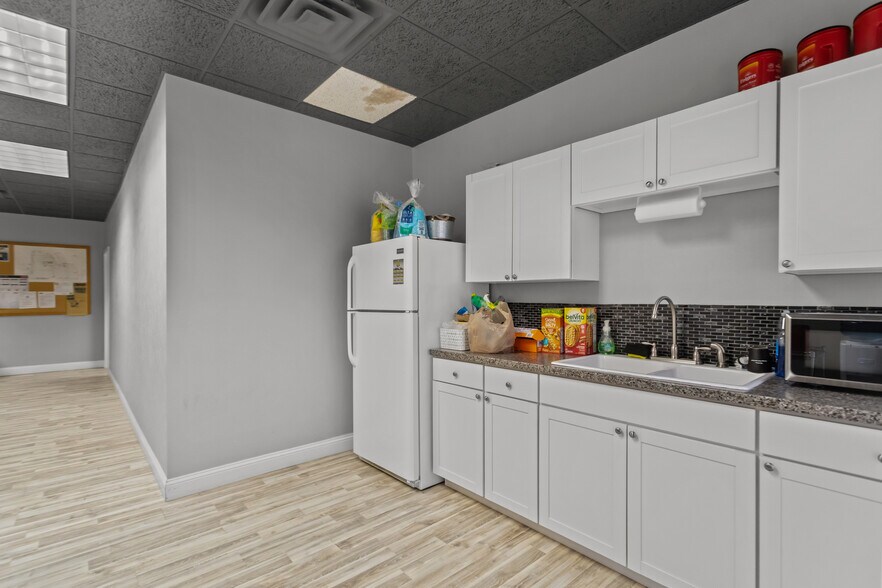 More Photos Of 2765 Albright Rd, Kokomo Office For Sale