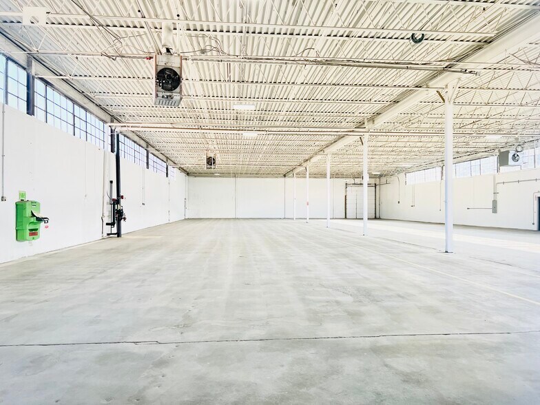 Primary Photo Of 2155 Fifth Ave, Ronkonkoma Warehouse For Lease
