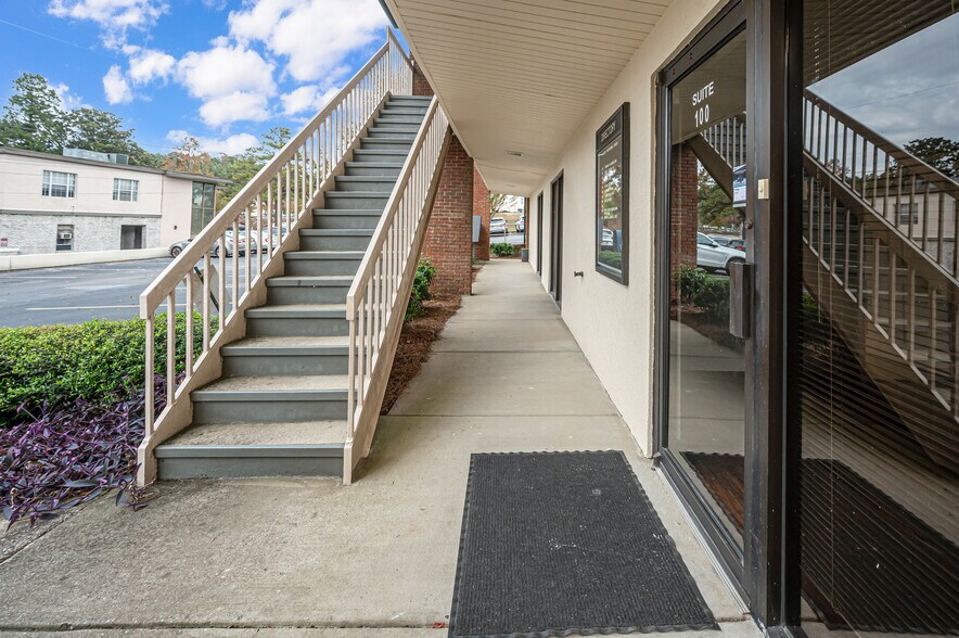 More Photos Of 1572 Montgomery Hwy, Birmingham Office For Lease