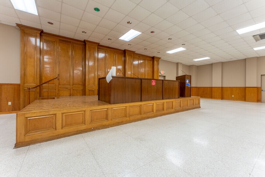 More Photos Of 7370 Chef Menteur Hwy, New Orleans Lodge Meeting Hall For Sale