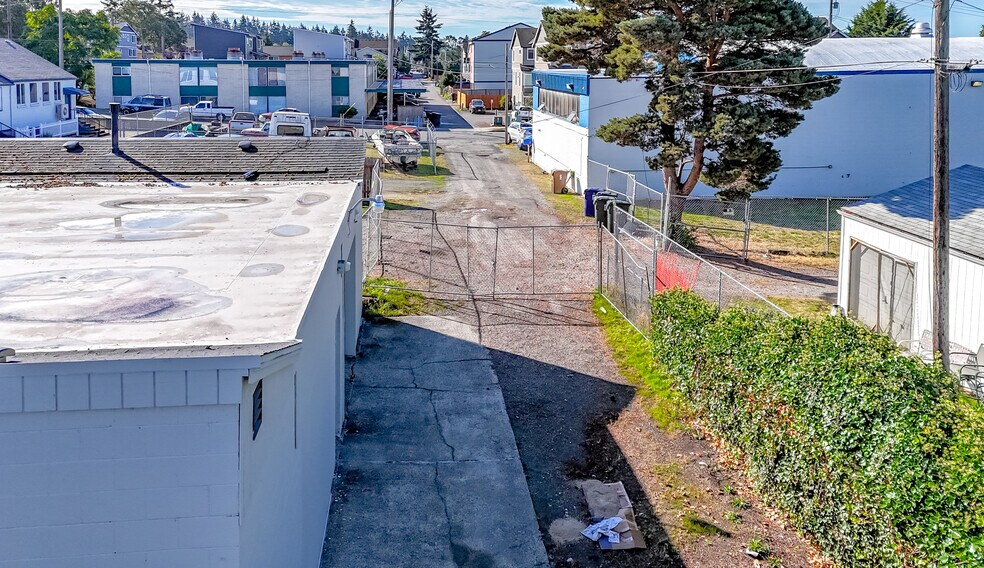 More Photos Of 3838 S Warner St, Tacoma Flex For Lease