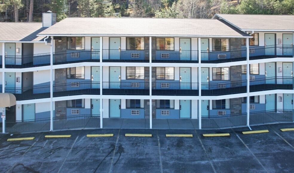 More Photos Of 702 Highway 16a, Keystone Hotel For Sale