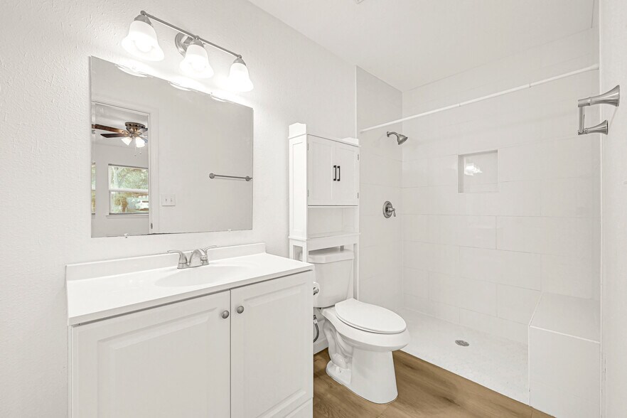 More Photos Of 7442 Evie Ln, Deer Park Showroom For Sale