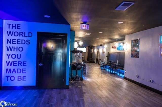 More Photos Of 854 Washington St, Burlington Bar For Sale