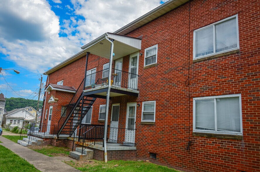 More Photos Of 211 4th Ave, South Charleston Apartments For Sale