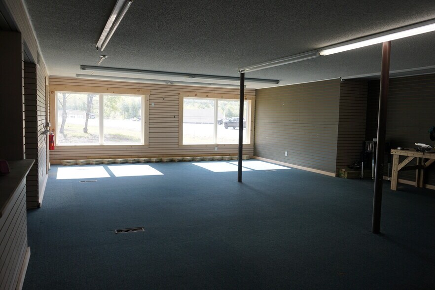 More Photos Of 12 Southmayd St, Campton Freestanding For Sale