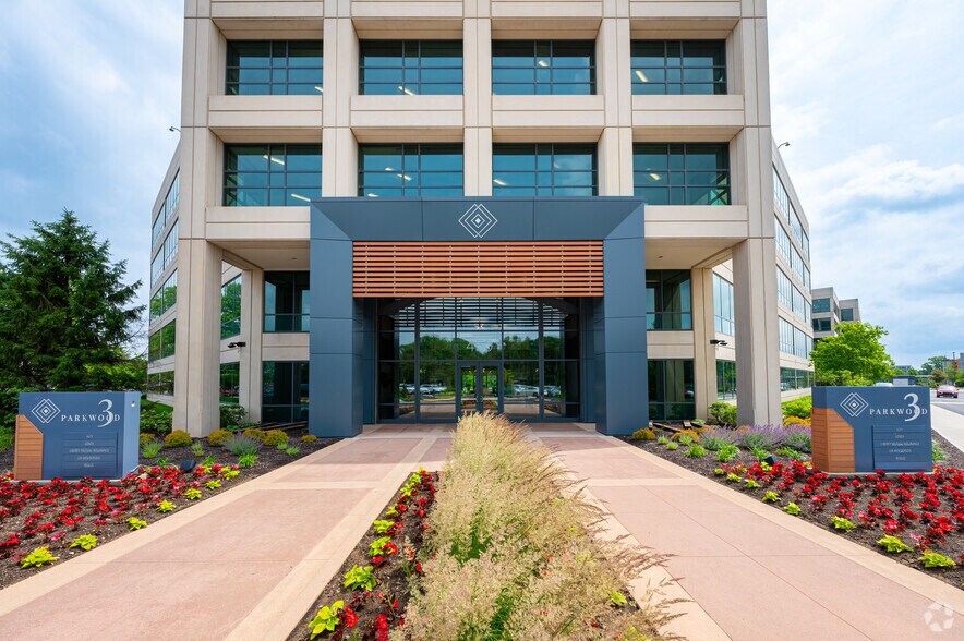 More Photos Of 450 E 96th St, Indianapolis Coworking Space