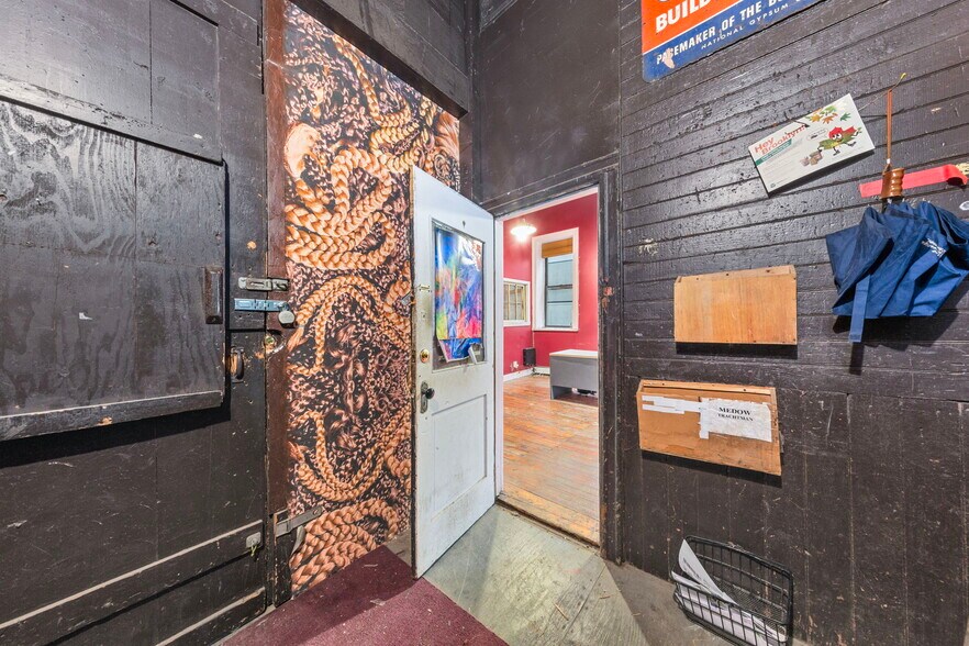 More Photos Of 148 India St, Brooklyn Warehouse For Lease