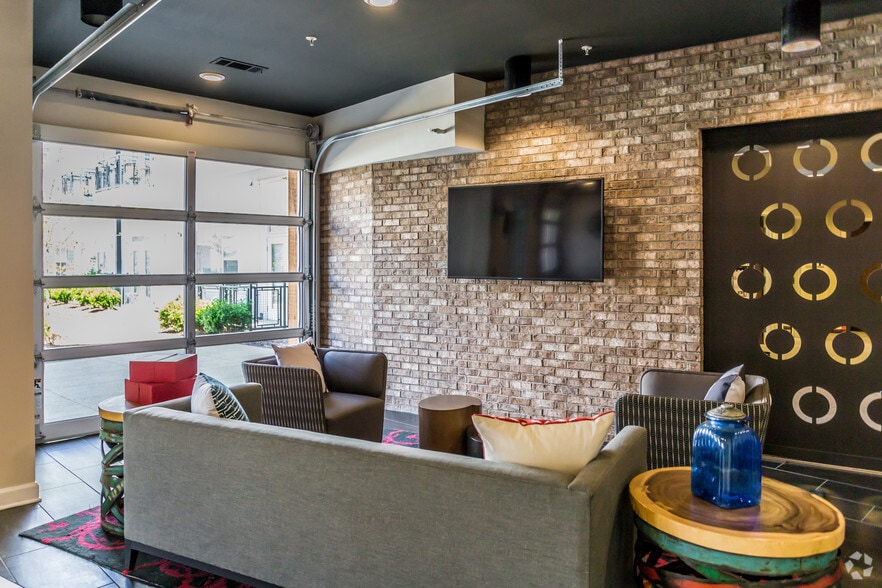 More Photos Of 395 S Highland St, Memphis Apartments For Lease