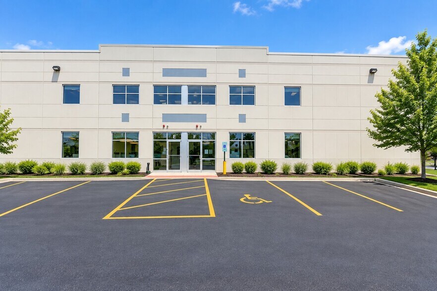 Primary Photo Of 475 Quadrangle Dr, Bolingbrook Warehouse For Lease