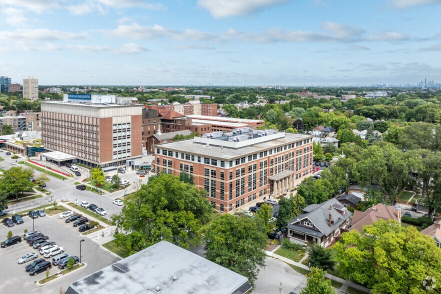 More Photos Of 610 S Maple Ave, Oak Park Office For Sale