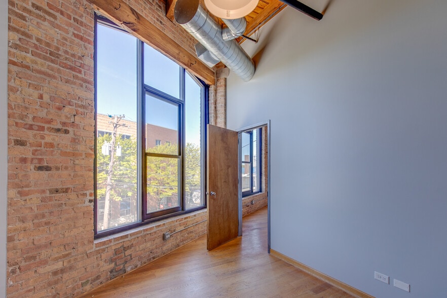 More Photos Of 1000 N Halsted St, Chicago Loft Creative Space For Lease