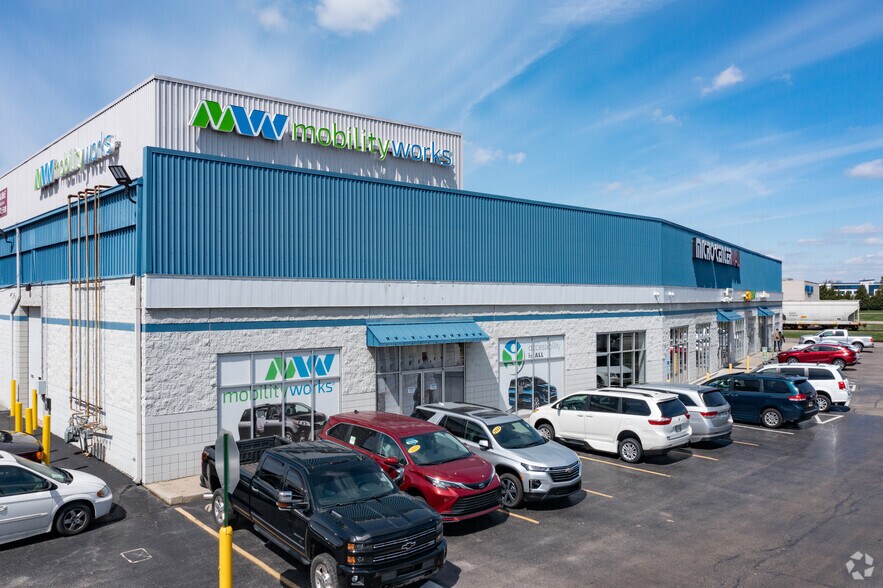 More Photos Of 11755 Mosteller Rd, Sharonville General Retail For Lease