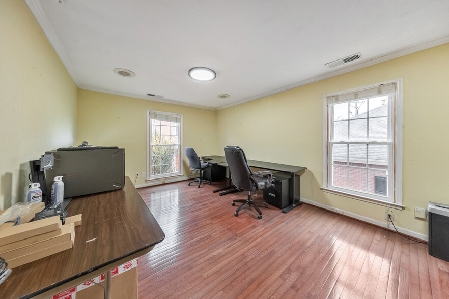 More Photos Of 2440 Sandy Plains Rd, Marietta Office For Sale
