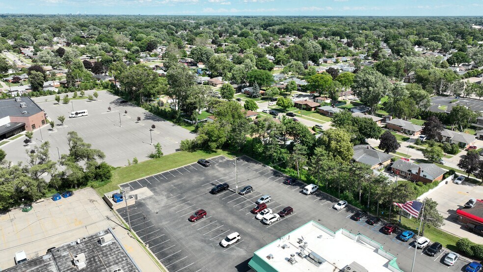 More Photos Of 7040-7060 N Wayne Rd, Westland Freestanding For Sale