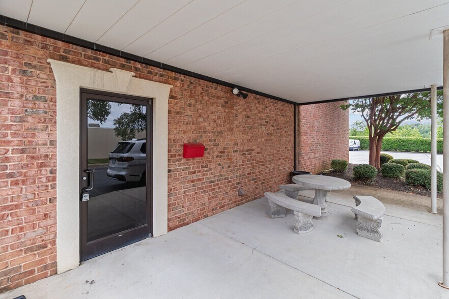 More Photos Of 147 Cedar Pointe Dr, Mooresville Research And Development For Sale