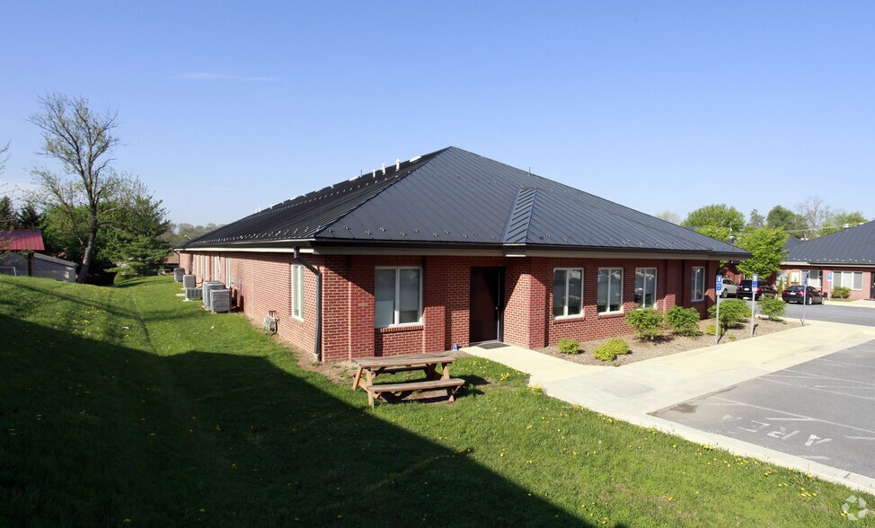 More Photos Of 142 Linden Dr, Winchester Office For Sale
