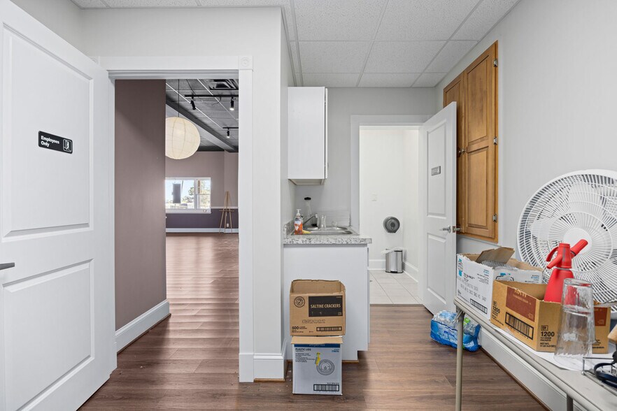 More Photos Of 294 Lee Hwy, Verona General Retail For Lease