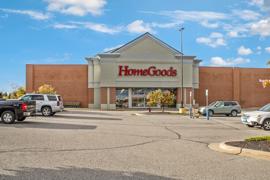 More Photos Of 1590-1614 Anderson Rd, Petoskey General Retail For Lease