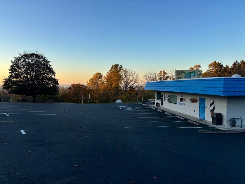More Photos Of 5130 Chestnut St, Emmaus Fast Food For Sale