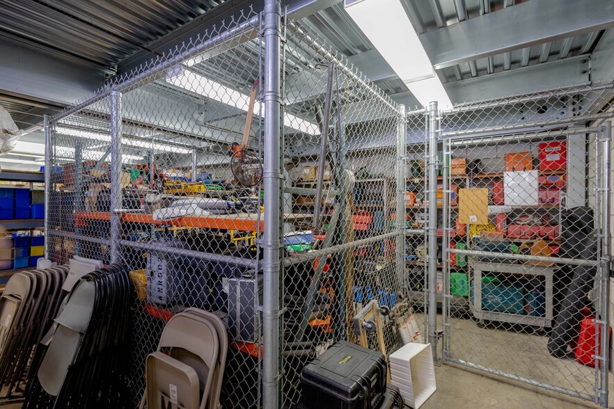 More Photos Of 99-1392 Koaha Pl, Honolulu Warehouse For Sale