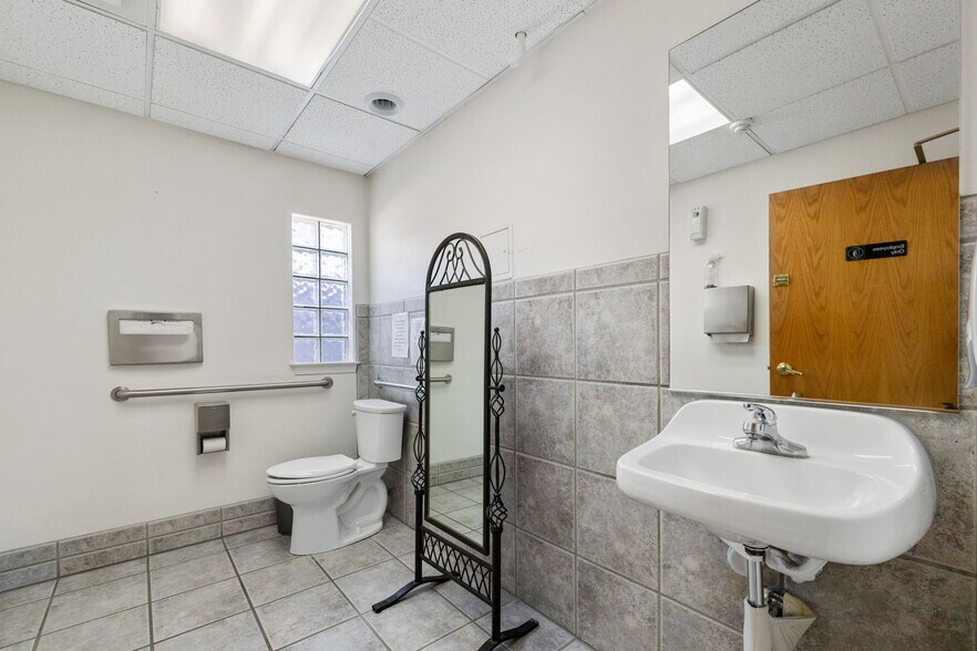 More Photos Of 221 N Marina St, Prescott Medical For Lease