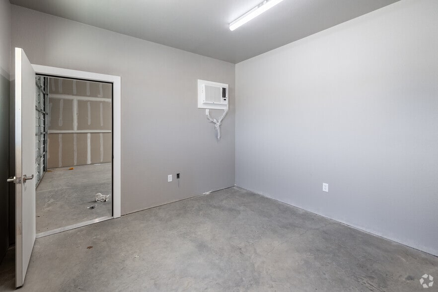 More Photos Of 4580 J D Mouser Pky, Alvarado Unknown For Lease