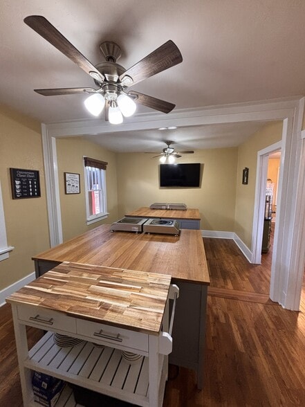 More Photos Of 2011 W Colorado Ave, Colorado Springs General Retail For Sale