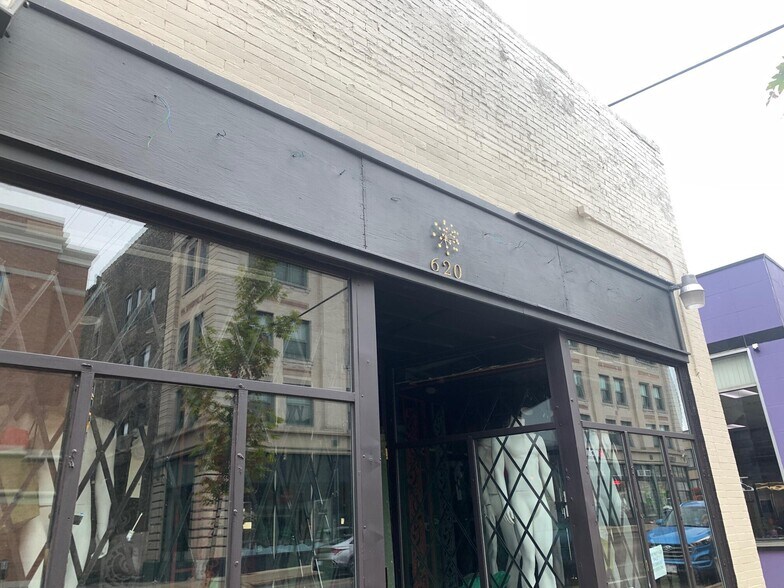 More Photos Of 620 W Historic Mitchell St, Milwaukee Storefront Retail Office For Sale