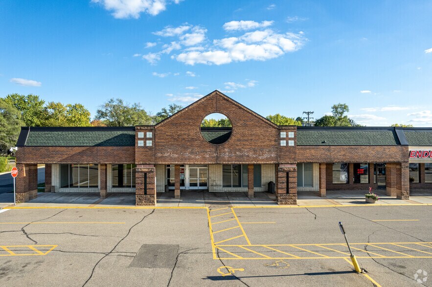 More Photos Of 9141-9175 S Highway Dr, Circle Pines Storefront For Lease
